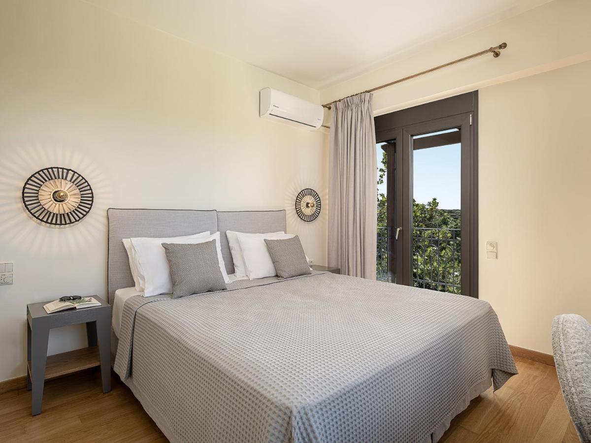Villa Heora - The Floating Residence Tria Monastiria Екстериор снимка